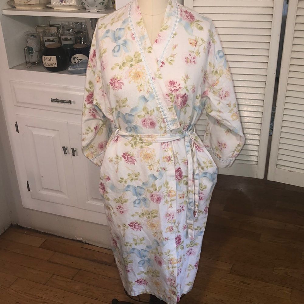 Christian Dior Vintage 1980s Floral Robe 2 Pockets Modesty Button Lace Detail